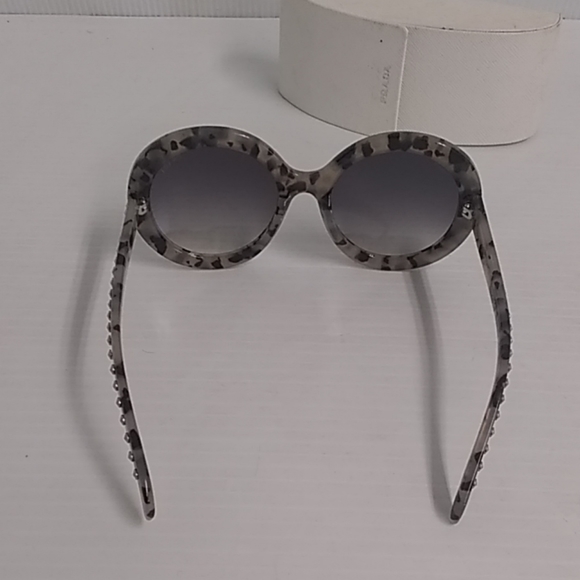 Woman's Prada sunglasses spr 29QSK made in Italy - Picture 3 of 8